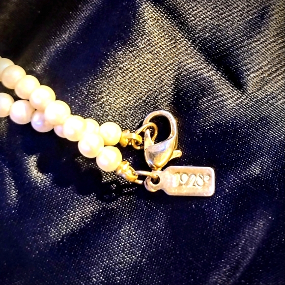 Vintage Necklace - Picture 2 of 4